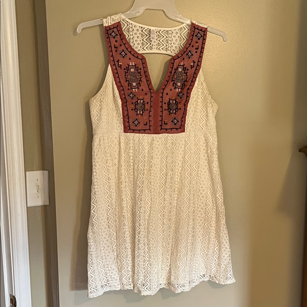 White Lace Sleeveless Dress with Embroidered Detail